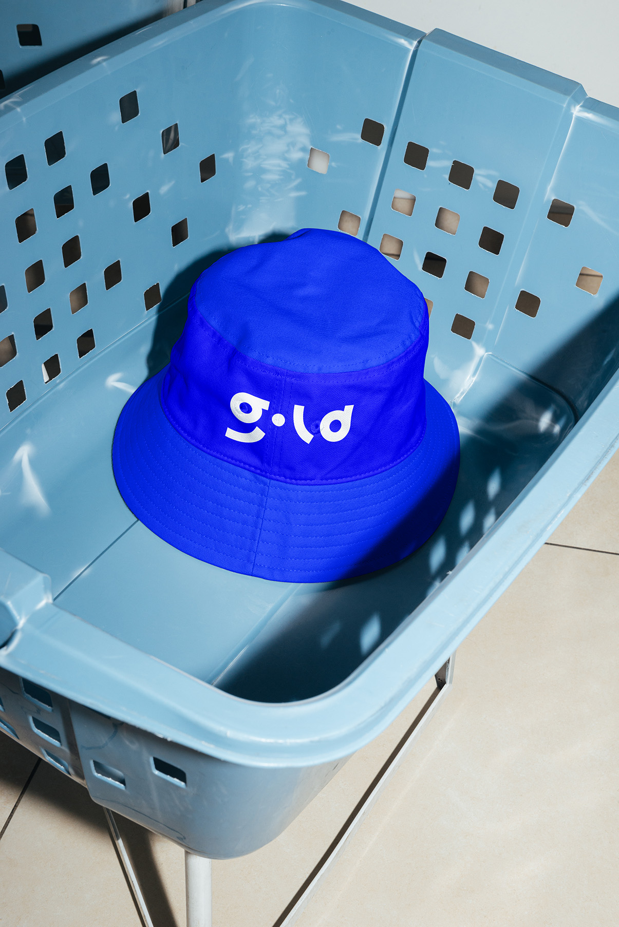 Blu_goldHat